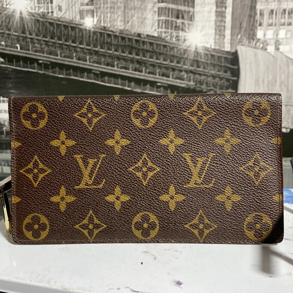 Authentic Louis Vuitton Monogram Checkbook/Phone Continental Wallet - Picture 2 of 16